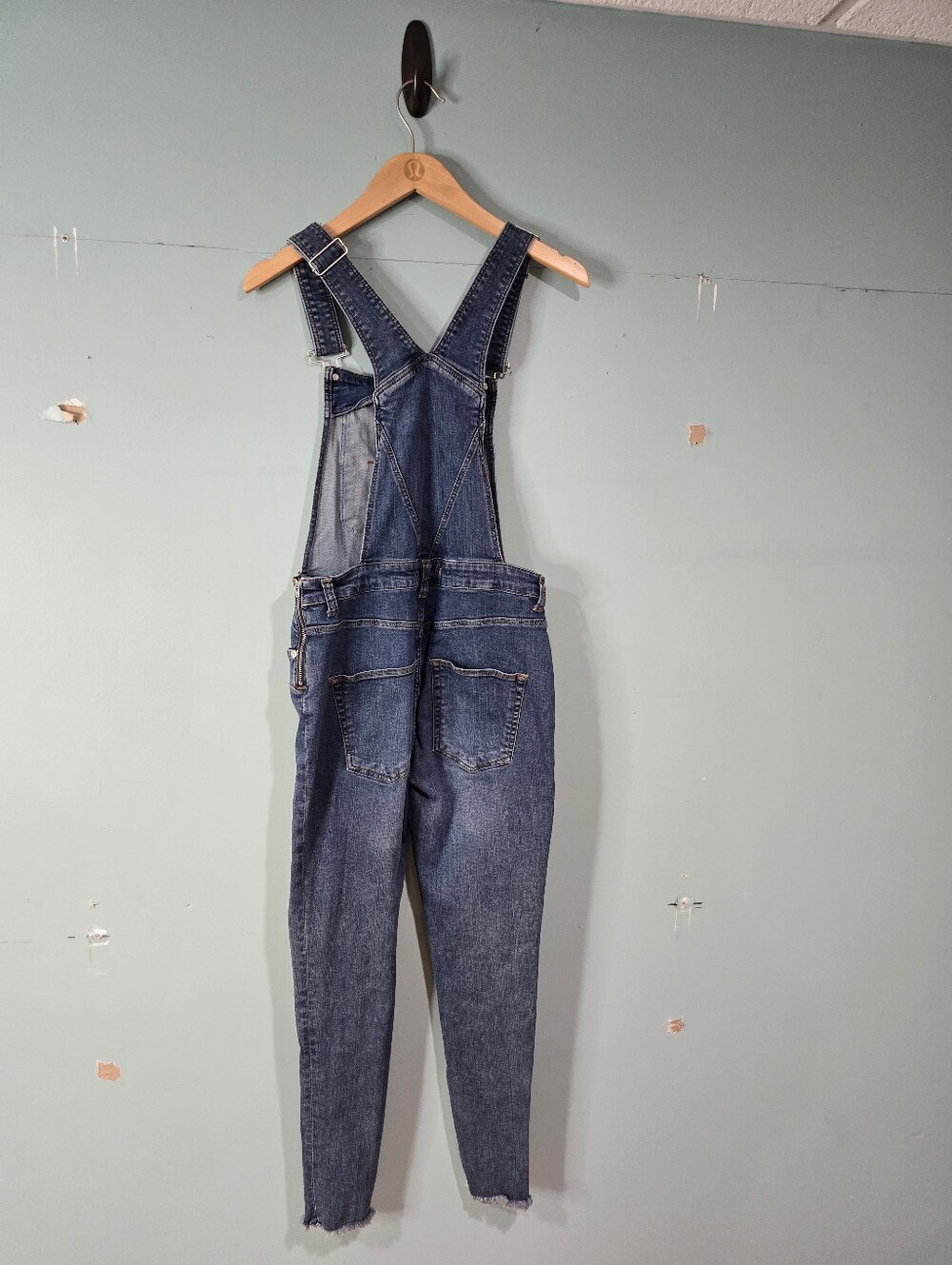 Free People Skinny Leg Denim Overalls Size 29 - Picture 2 of 4